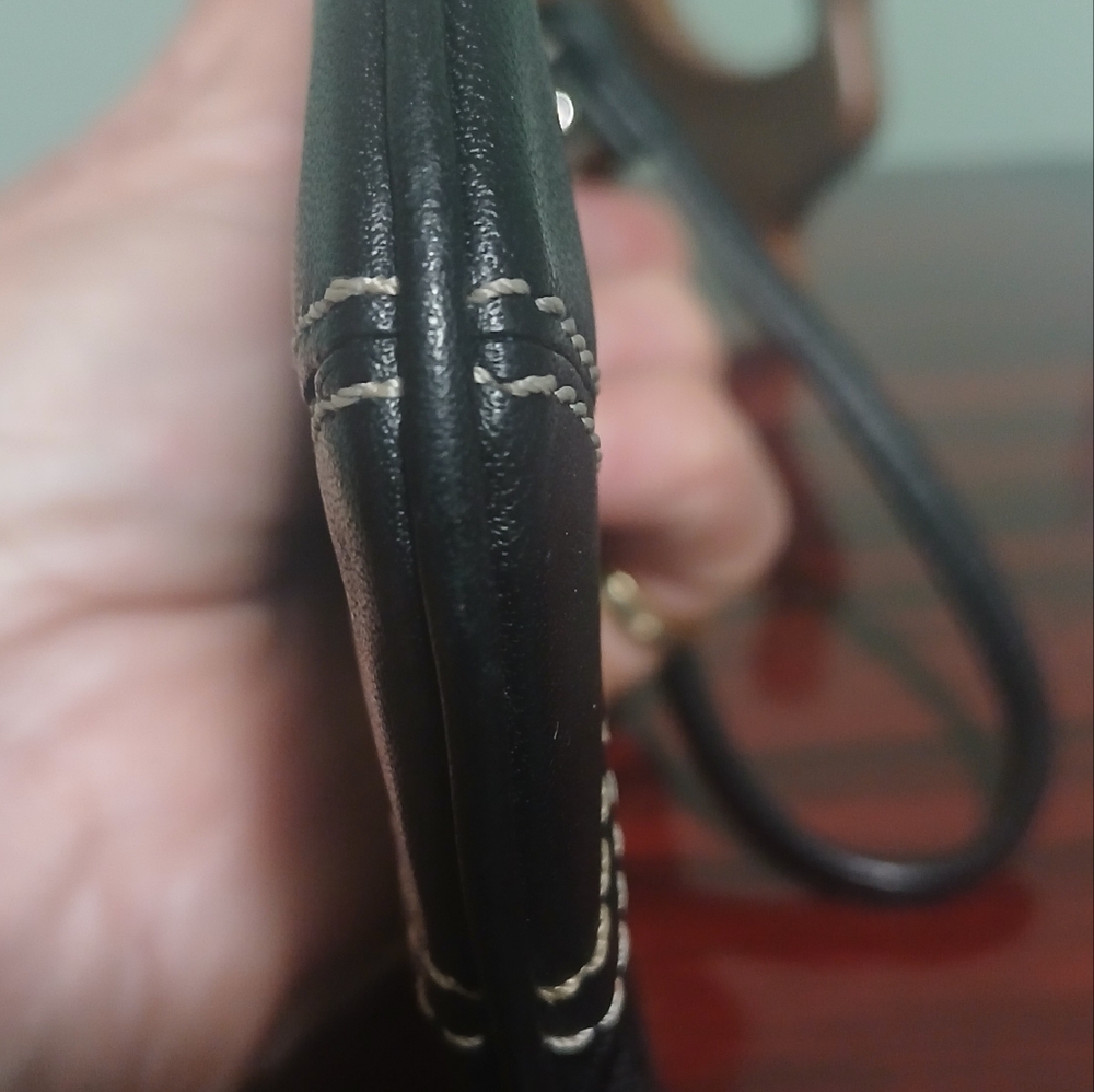 EUC Coach Wristlet - Picture 4 of 5